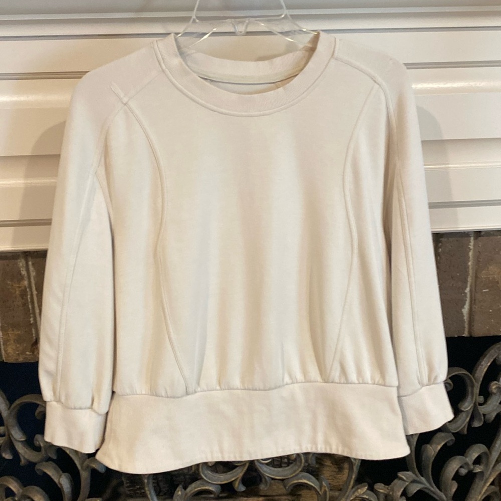 Lululemon Softstream pull over Ivory sweater.  LW3GG8S Size 12